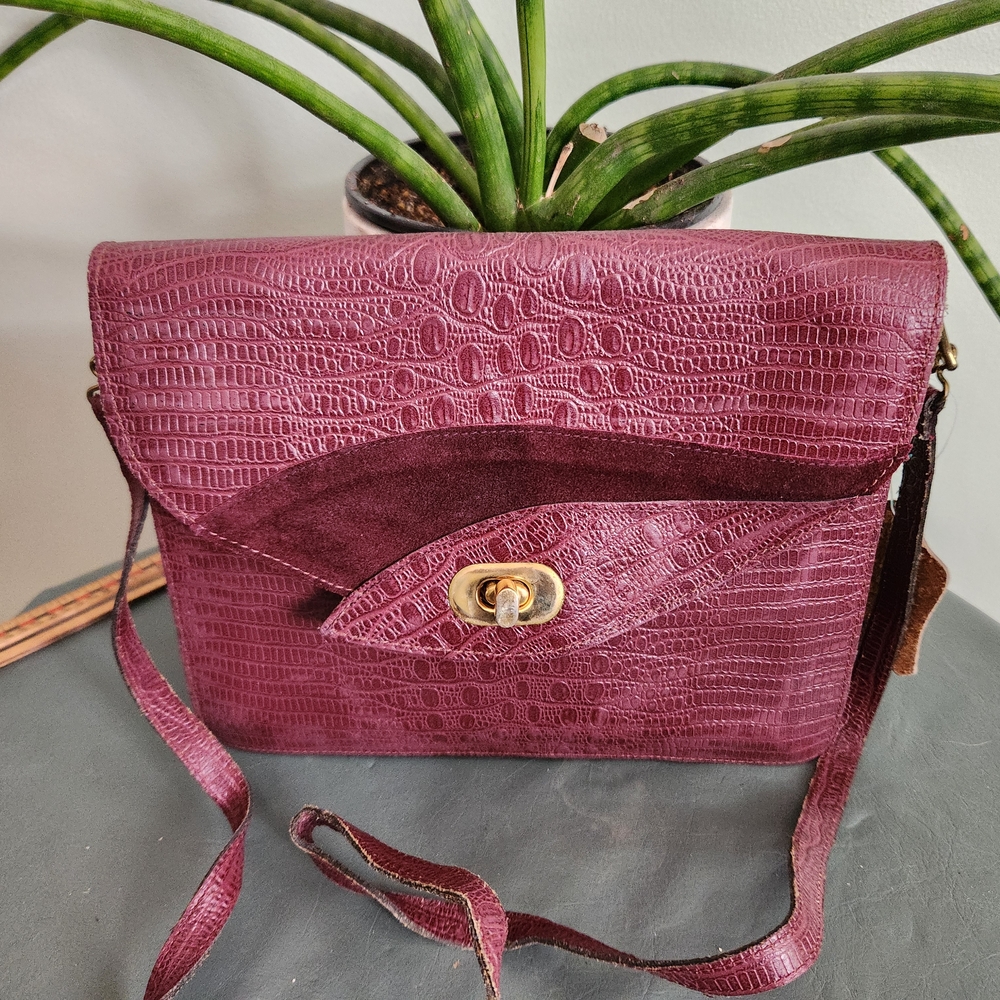 Elegant Burgundy Crocodile-Embossed Women Bag